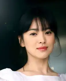 初夏减龄刘海发型打造优雅时尚靓丽女生