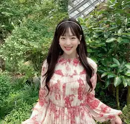 美少女必备单品崔雪莉撞上杨超越,原来你离少女感只差一款发箍