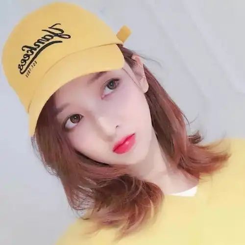 女生头像可爱戴帽子的女头像