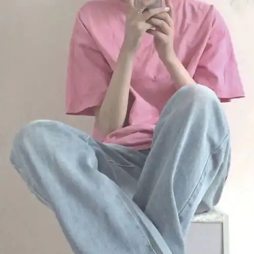好看女生部位头像理想和生活隔着一个现实

