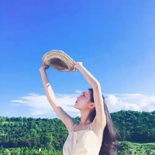 女生头像我要稳稳的幸福能抵挡末日的残酷