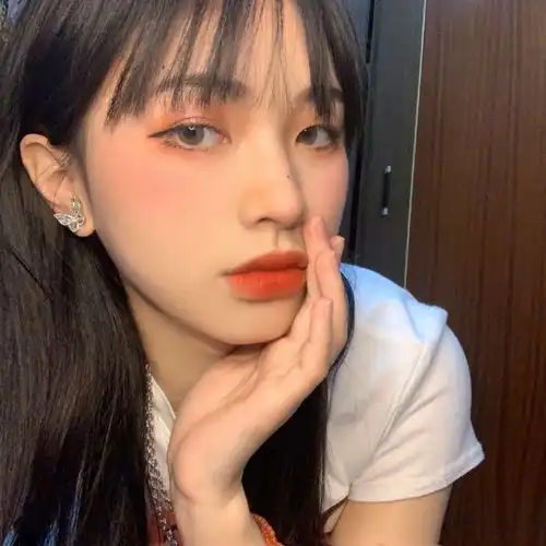 女生头像丨分享的乐趣在于回应.