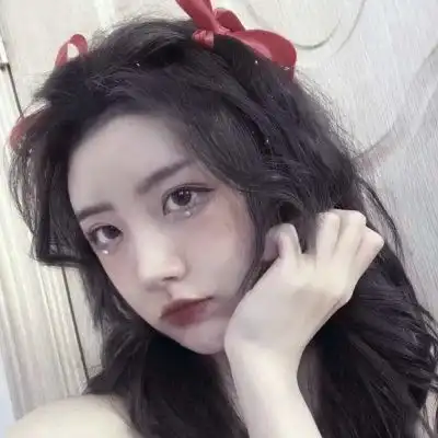红唇漂亮女生头像