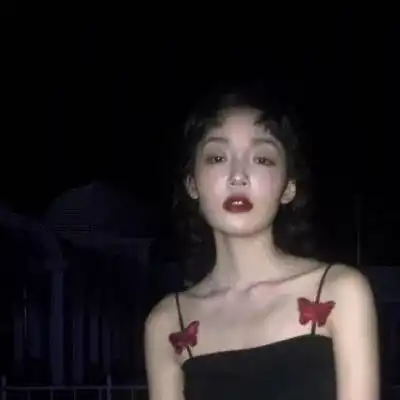 头像丨你之所以越来越爱自己,不过是因为没人来爱你