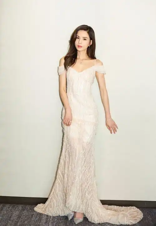 李若彤气质我给100分热爱运动的女神与众不同,白裙美得高级