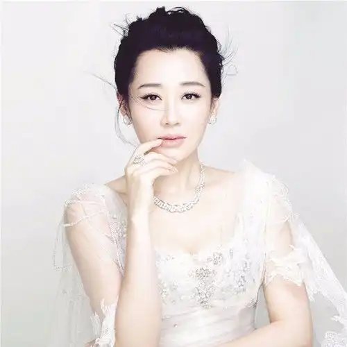 49岁许晴直播卸妆,笑称自己胸部最有肉网友一卸妆就像50