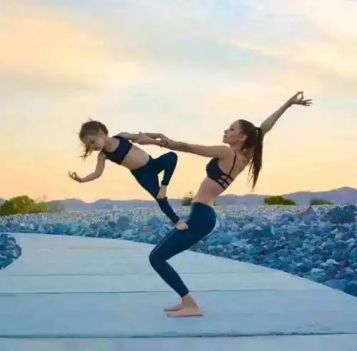 萌娃练瑜伽jasper软萌小鱼儿搞笑最厉害的是她