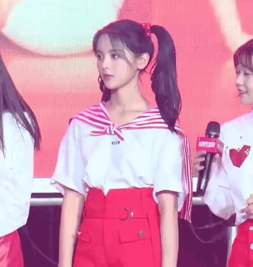 夏日限定安利双马尾少女偶像杨超越甜入心扉草莓味