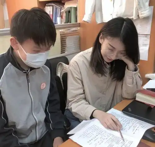 被丈夫举报出轨学生女教师二提离婚女教师被丈夫举报出轨学生,当事人首发声