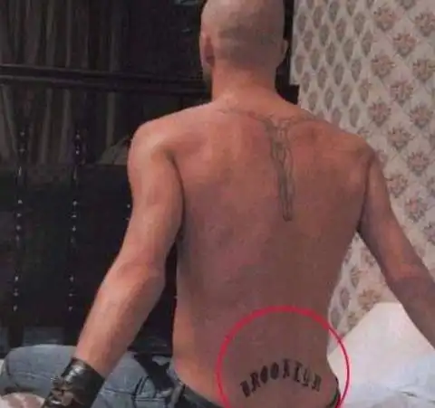 布鲁克林当众换衣暴露纹身,这个纹身证明布鲁克林真疼爱小七