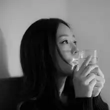 你就像那如阳光般时而平静时而热烈的女子