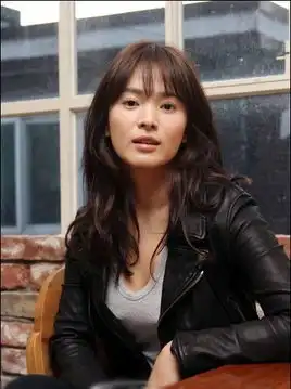 那年冬天风在吹热播宋慧乔被赞脸蛋绝美搭衣有范