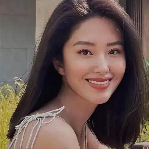 刘亦菲和杨采钰,二人曾是陈金飞力捧的女星,如今境遇却大不相同