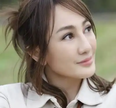 37岁亿万身家,她请丈夫前妻做保姆一起生活,还教儿女尊重人家
