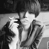 女生叼烟霸气头像嘴边叼烟寂莫仍在