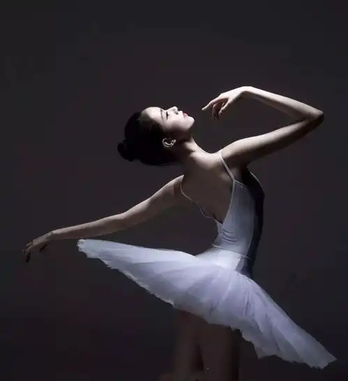 仙气粉色女生头像芭蕾少