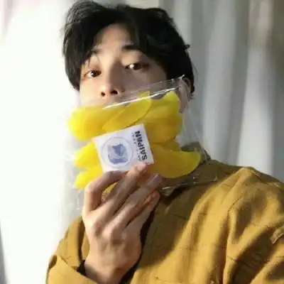 女生头像阳光干净正面墨