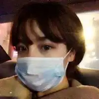 女生真人头像戴口罩学生