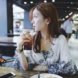 36岁阿娇恋上比王思聪还有钱的富二代开千万跑车交网红女票,有张初恋颜的她为什么遇不到好男人