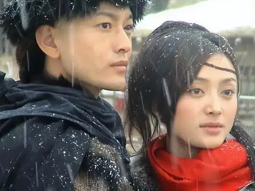 分手17年,黄晓明秦岚同上热搜,一个与网红女友同游,一个有小10岁男友