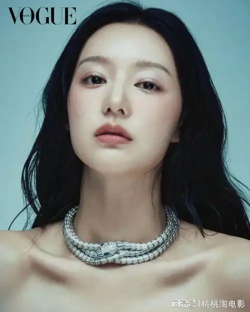 眼泪女王金智媛韩版vogue封面大片,精致贵气画面养眼