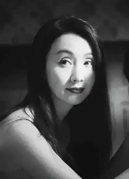 演员的诞生导师中,为啥只有她的座椅有靠枕