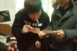 盘点晒钱90后网上再现90后钞票点烟门
