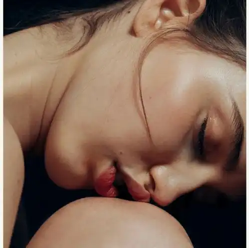ins圈粉30万,南非摄影师镜头里的夏日少女情怀,让人怦然心动