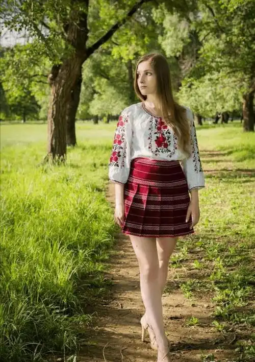 中国小伙梅爱偲娶18岁乌克兰美女,住3000平米豪宅,现状如何