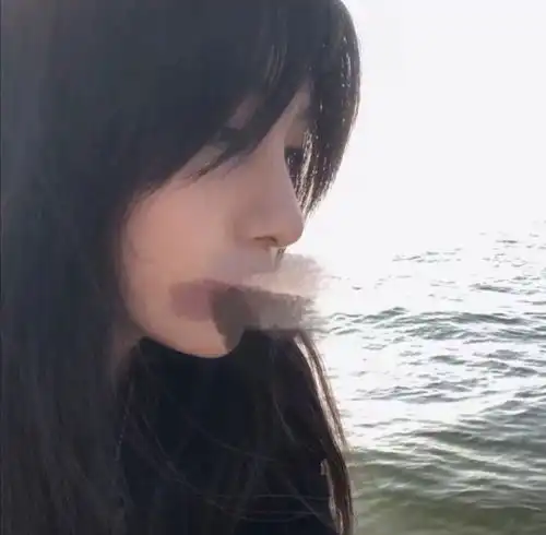 风格女头情绪化文案没有艺术家不爱自己的缪斯