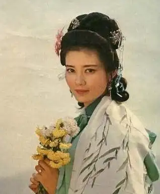 朱军一生都追不到的女人,32岁离婚后看破红尘,如今66岁一心向佛