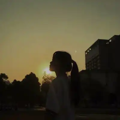 背影头像女生唯美漂亮简单气质女生背影