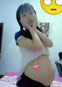 00后女孩即将生孩子九零后立马被秒杀在沙滩上