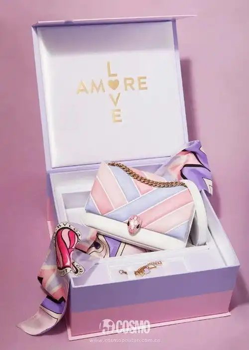 专柜淋漓满目的大牌奢侈包包,你猜,我怎么买七夕限量包包包