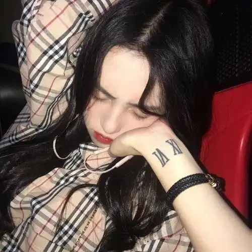 超丧女生头像抑郁症真人