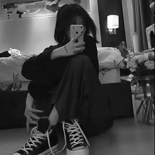 黑色高清女头像黑白