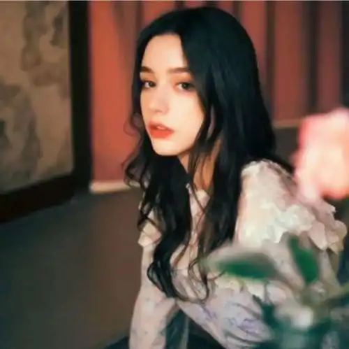 头像女氛围感陈洛洛