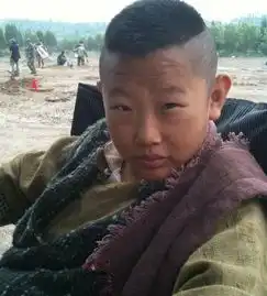 他演了15年的小朋友不老童星今年32岁娶老婆被称像母子