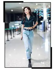 刘雯不愧是t台女神,马丁靴在她脚上更显攻气,霸气侧漏