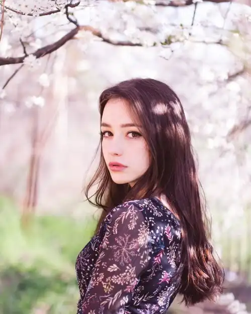 惊现俄罗斯张柏芝18岁肤白貌美大长腿美艳清纯随意切换