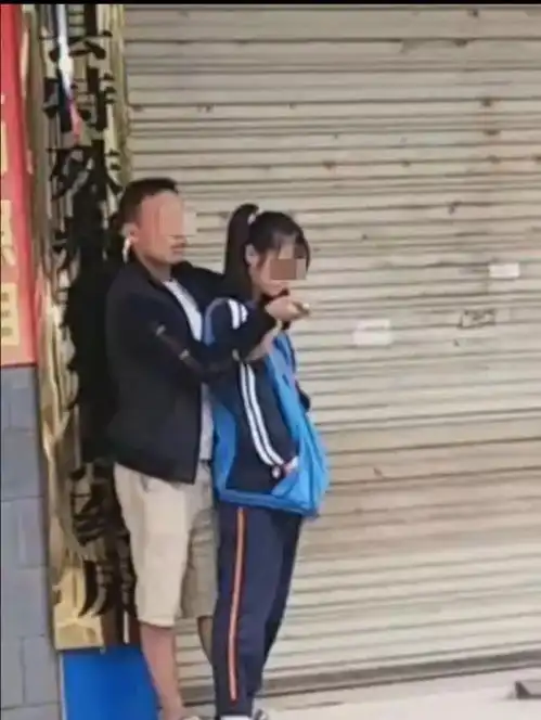 湖南男子持刀致3学生受伤,劫持女生被抓,孩子倒血泊谁来救我