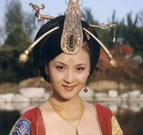 同样是演赵盼儿,把刘亦菲和乐珈彤放在一起看,差别就出来了