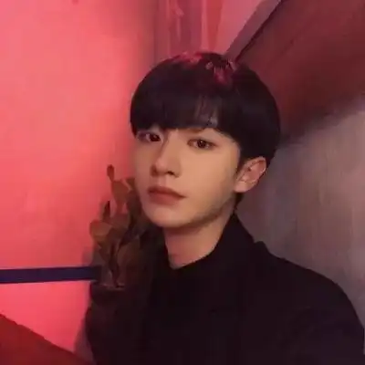 男生夜店霸气头像社会人有纹身