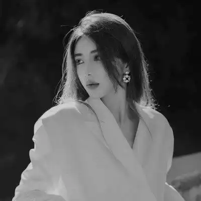 黑白头像女唯美高清图片