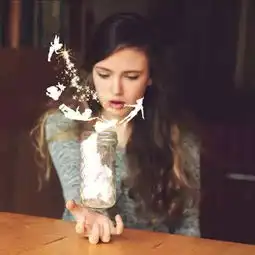 15岁女孩的超现实自拍