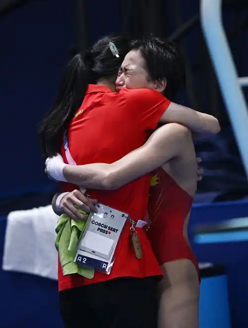 巴黎奥运会丨水花消失术硬控全场全红婵成功卫冕