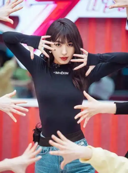 李菲儿入行十几年无代表作遭baby粉冷嘲热讽,她的回应很自信