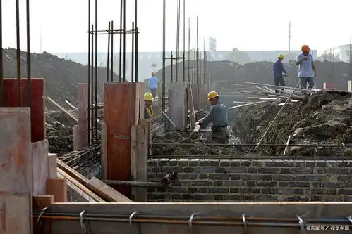 题图诗一组,都是工地上的故事,打工人的悲欢喜怒