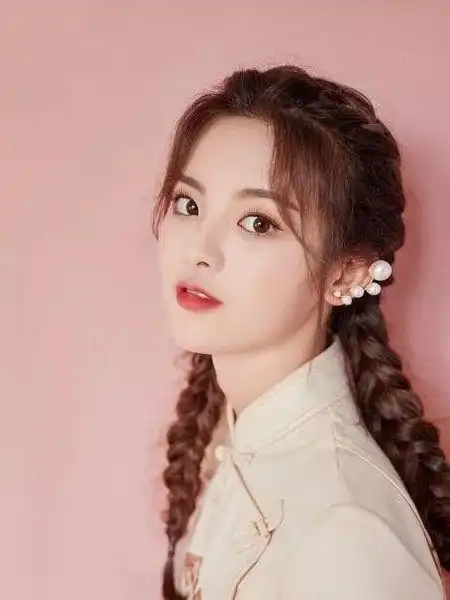 吴亦凡瘦了有新宠形影不离瘦回颜值巅峰的他品位好蚌