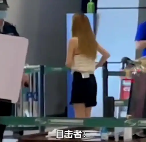 广东一女子的全球限量背包被安检棍子碰了一下,在机场大闹半小时